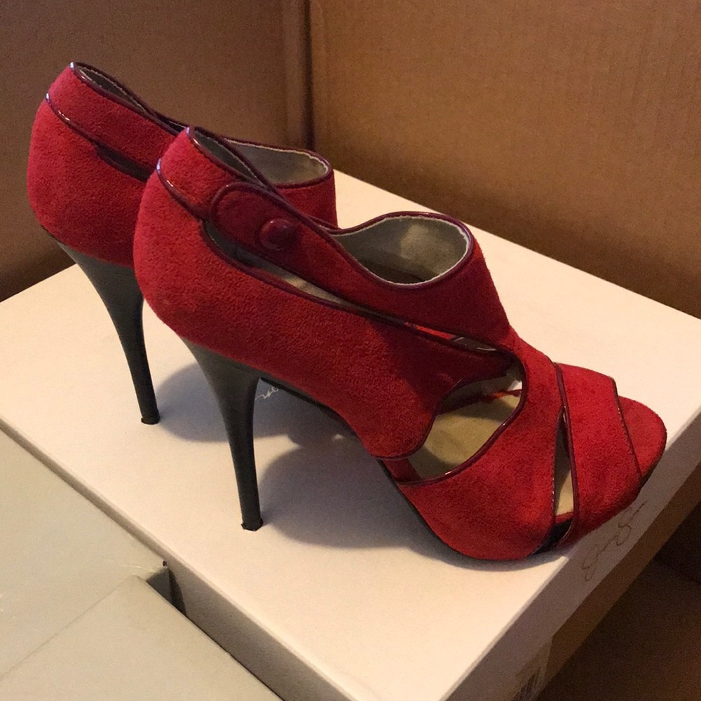 🔴SOLD 🔴Red peep toe heels.